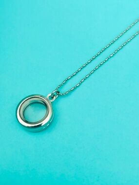 Silver Tone Floating Glass Magnetic Locket Pendant Necklace